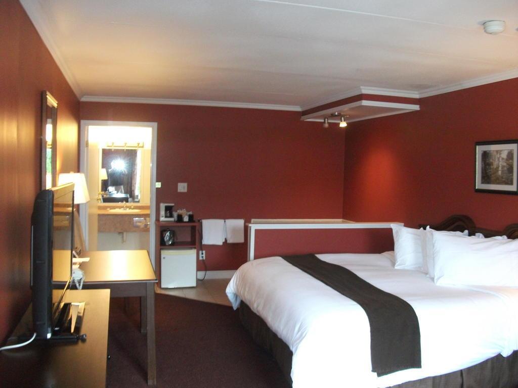 Rodeway Inn King William Huntsville Extérieur photo