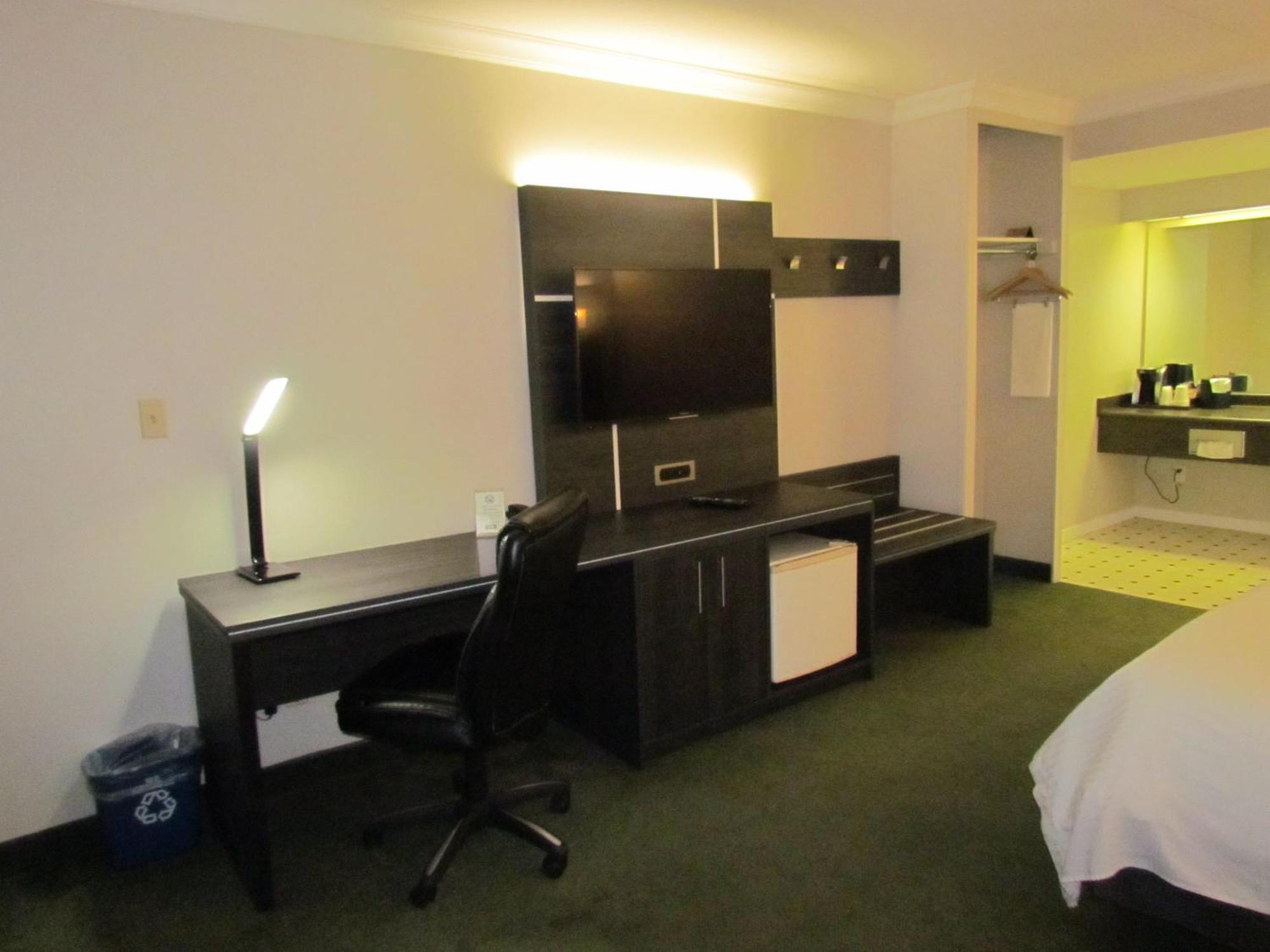 Rodeway Inn King William Huntsville Extérieur photo