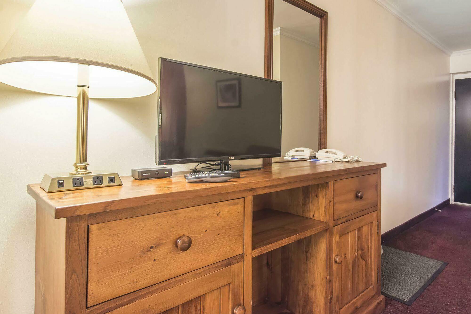 Rodeway Inn King William Huntsville Extérieur photo